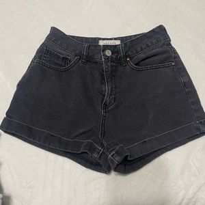 Black Pacsun mom shorts